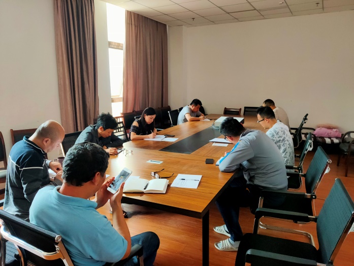 网络技术与政治理论 融合与创新——网络信息与现代教育技术管理中心第二期政治理论学习会议综述