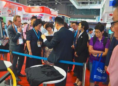 王岩镔高度评价汉弘集团在数字印刷技术创新中的贡献